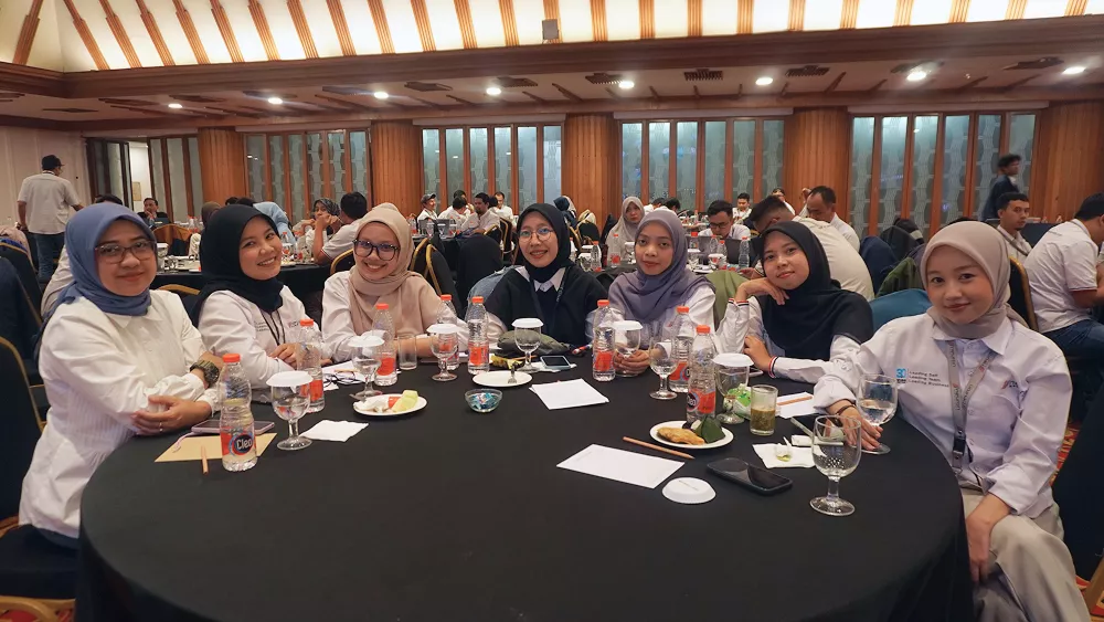 moment-kebersamaan-hut-neuron