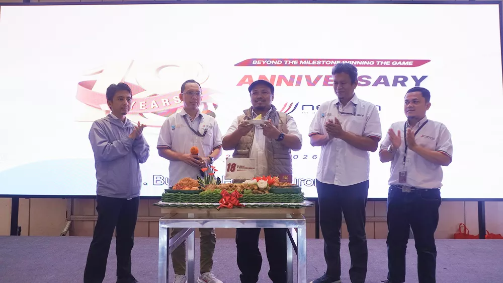 moment-potong-tumpeng-hut-neuron